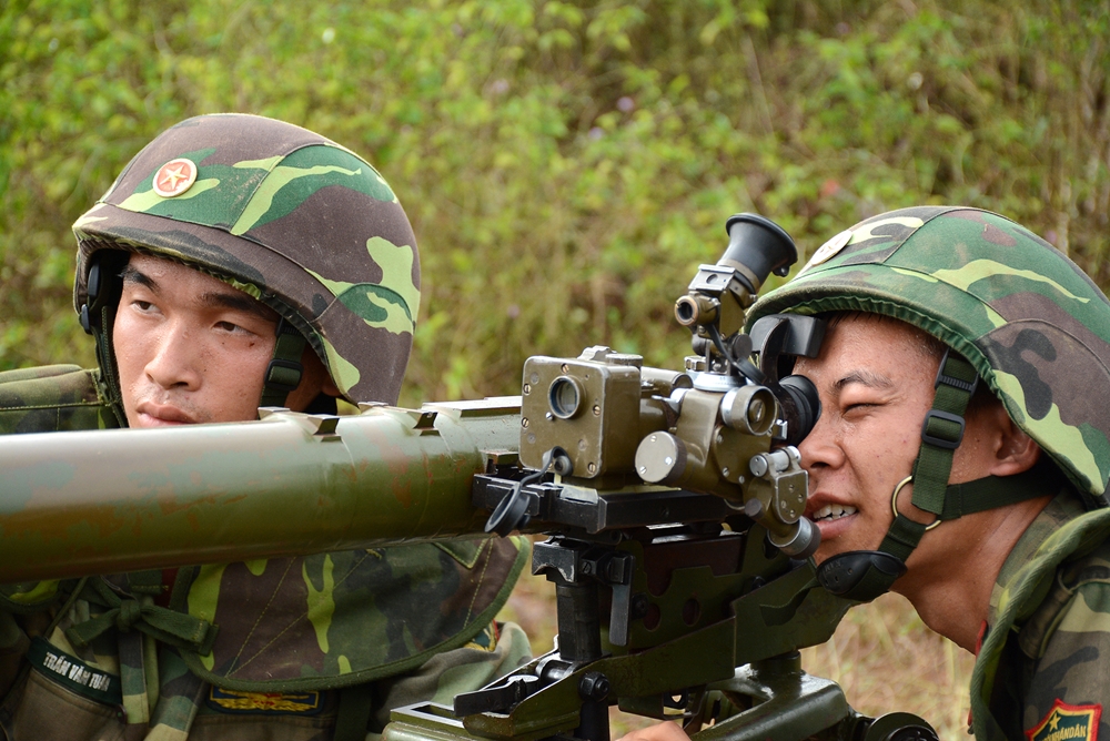 Khẩu đội SPG-9 thuộc Tiểu đoàn 15 (Sư đoàn 312) lấy phần tử bắn.