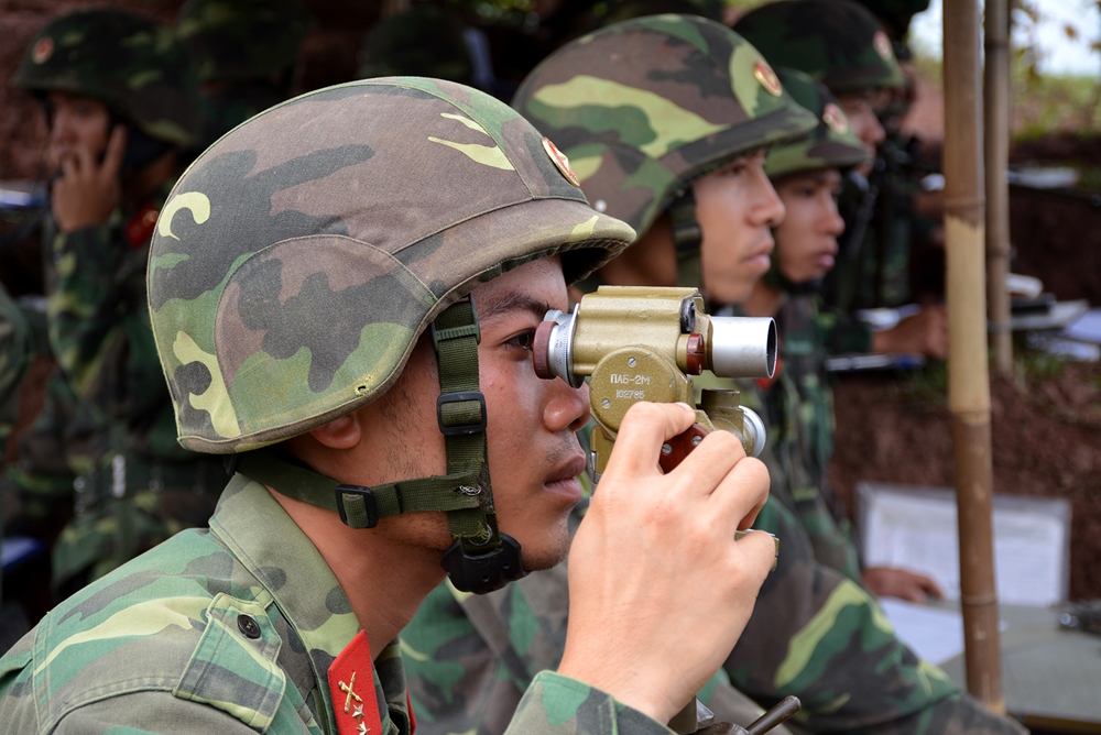 Lực lượng trinh sát Lữ đoàn Pháo binh 368 quan sát, các mục tiêu.