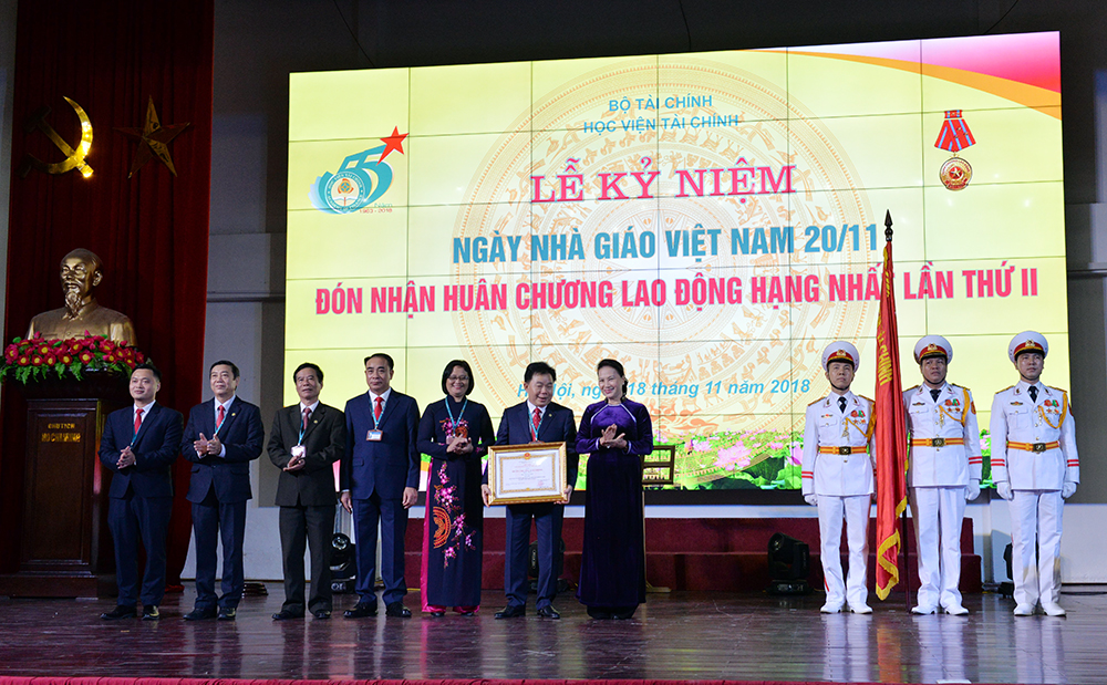 Chủ tịch Quốc hội dự Lễ kỷ niệm Ngày Nhà giáo Việt Nam tại Học viện Tài chính

