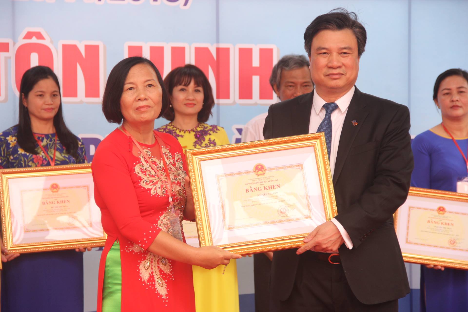 Vinh danh 183 nhà giáo tiêu biểu toàn quốc năm 2018