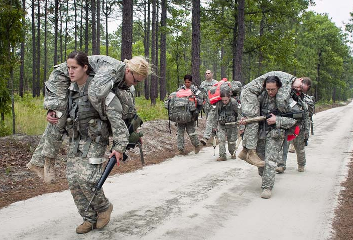 “Bóng hồng” đầu tiên vượt qua bài kiểm tra đặc nhiệm Mũ nồi xanh Mỹ

