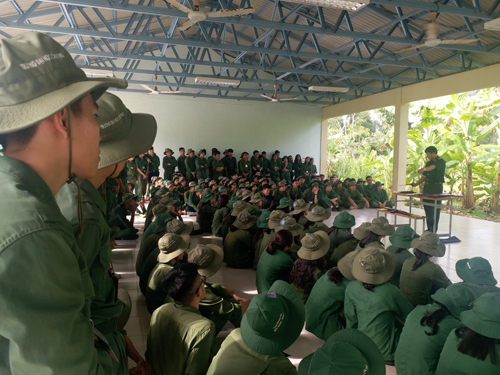 Những người thầy hai vai