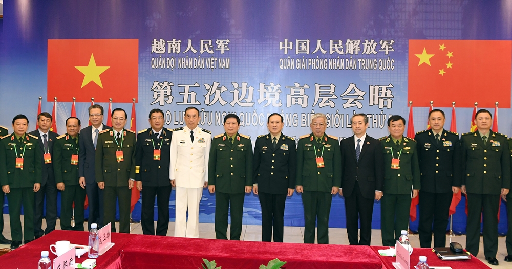 Đại biểu Bộ Quốc phòng hai nước dự hội đàm và tổng kết 5 năm chương trình giao lưu.