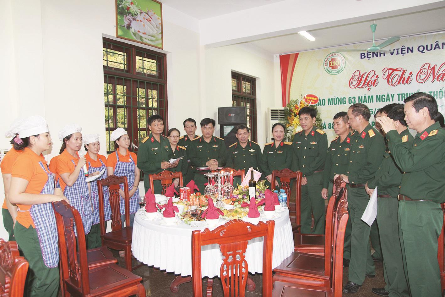 Bữa cơm gia đình gắn kết yêu thương