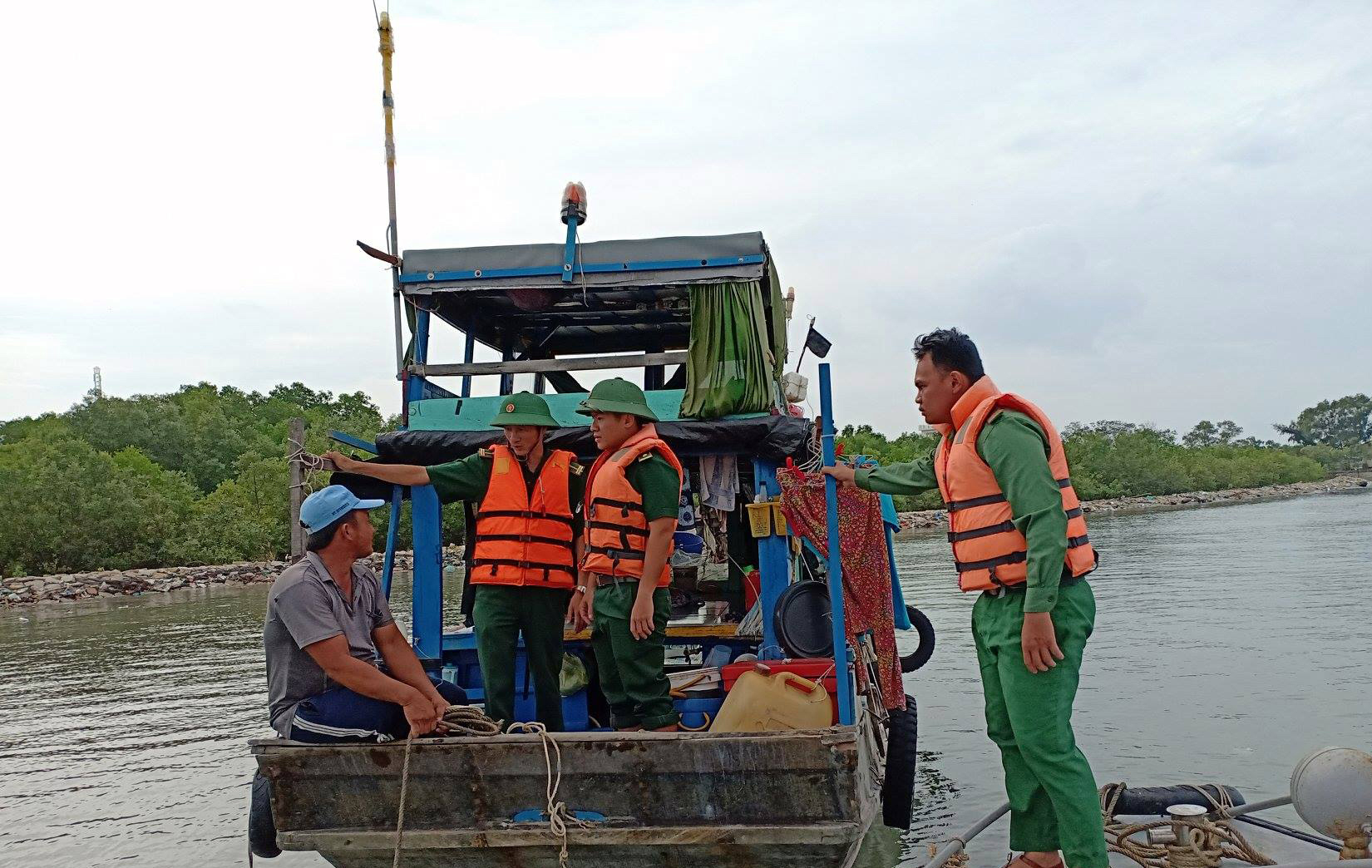 Lực lượng vũ trang thành phố Hồ Chí Minh chủ động ứng phó bão số 9