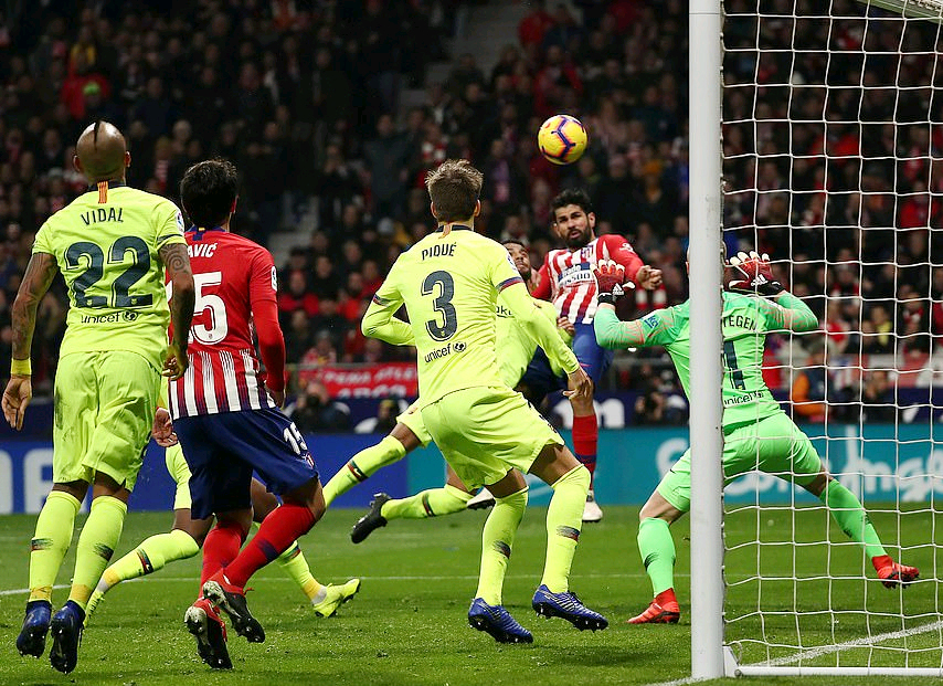 Vòng 13 La Liga: Barca may mắn giành điểm trước Atletico