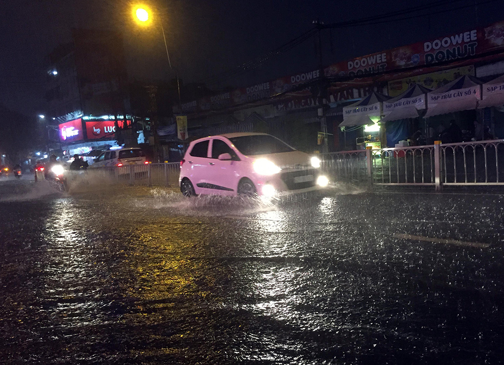 TP Hồ Chí Minh vẫn diễn ra mưa lớn, học sinh được nghỉ học ngày 26-11