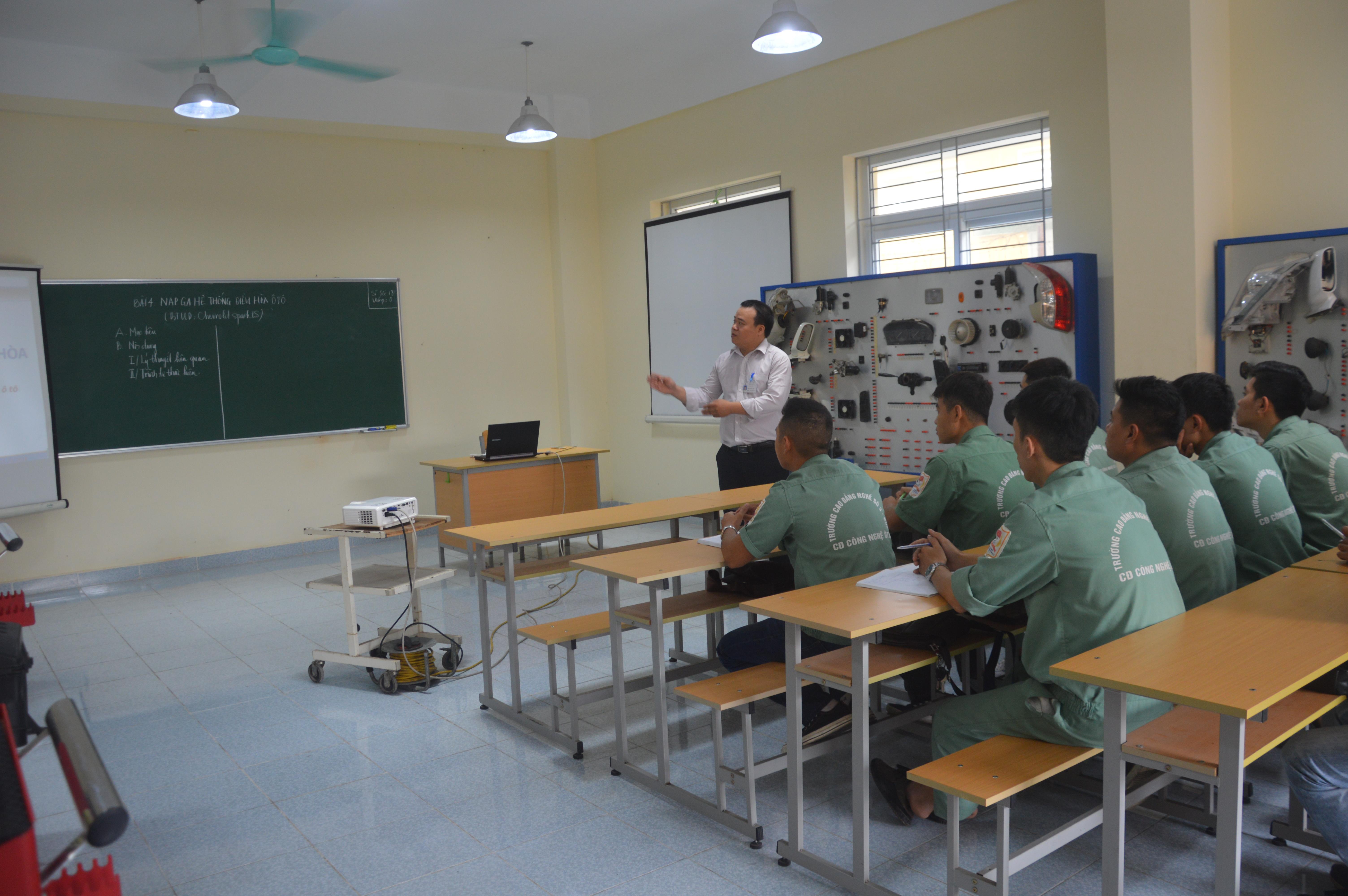 Dạy giỏi và đam mê nghiên cứu sáng tạo

