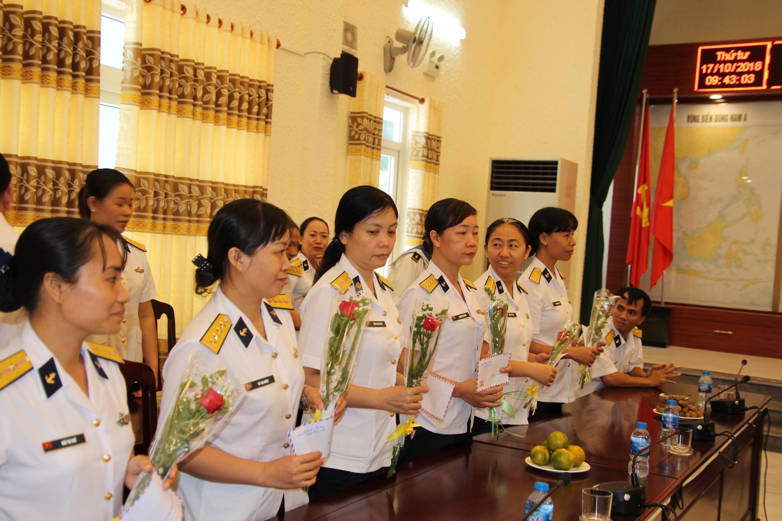 Chuyện về vợ chồng quân nhân