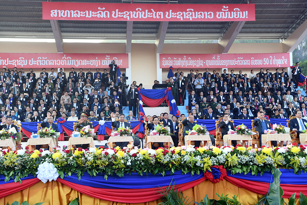 Các đồng chí lãnh đạo Đảng, Nhà nước và Quân đội nhân dân Lào dự lễ kỷ niệm.