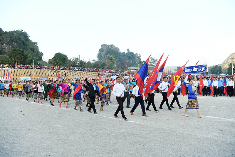 Màn diễu hành của các lực lượng quân đội, công an và quần chúng nhân dân.