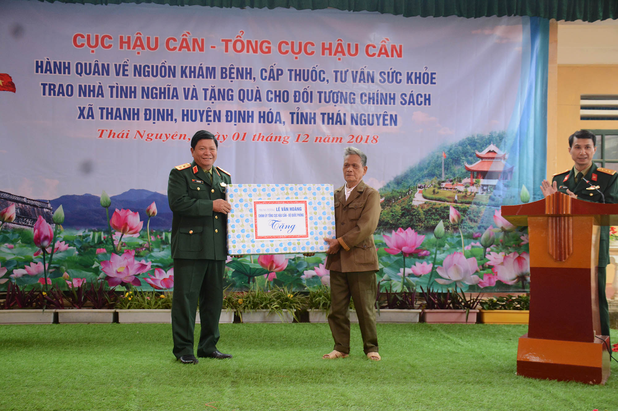 Cục Hậu cần, Tổng cục Hậu cần khám bệnh, cấp thuốc miễn phí, tặng quà người có công