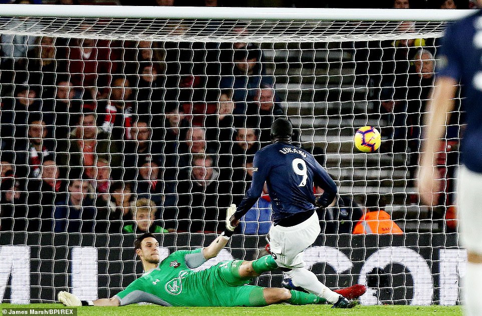 Man Utd hòa vất vả trước đội nhóm cuối bảng