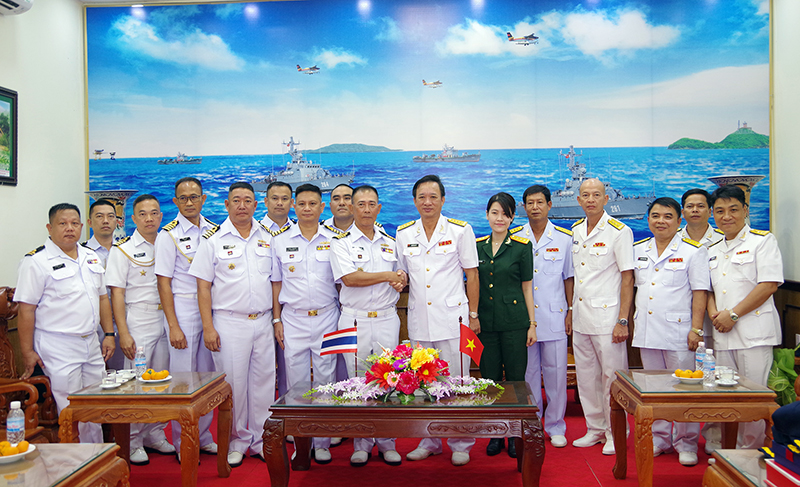 Đoàn thủy thủ Hải quân Hoàng gia Thái Lan thăm Bộ tư lệnh vùng 5 Hải quân
