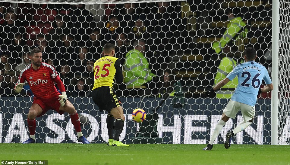 Man City thắng sát nút trước Watford