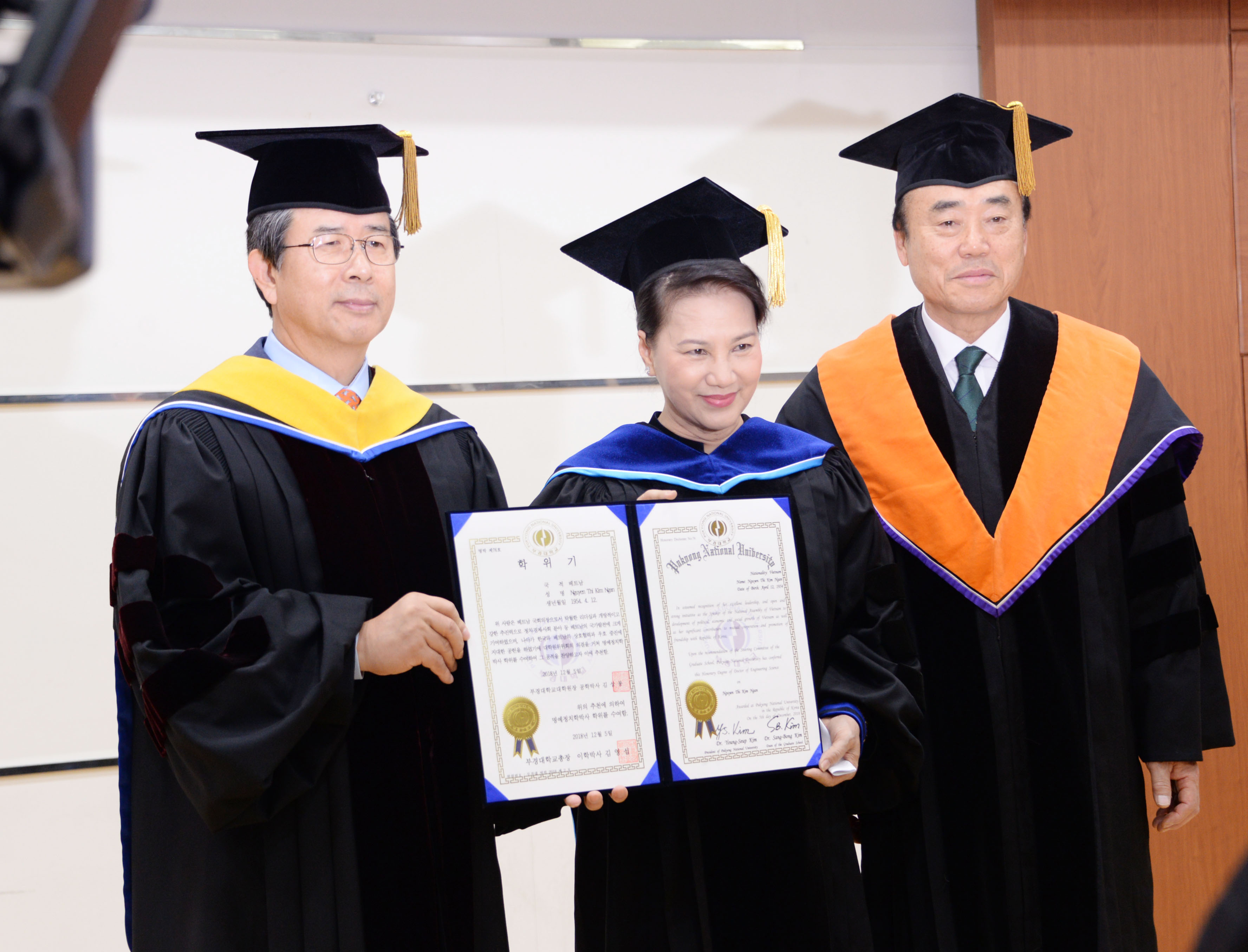 Chủ tịch Quốc hội Nguyễn Thị Kim Ngân nhận Bằng Tiến sĩ danh dự tại Đại học quốc gia Pukyong