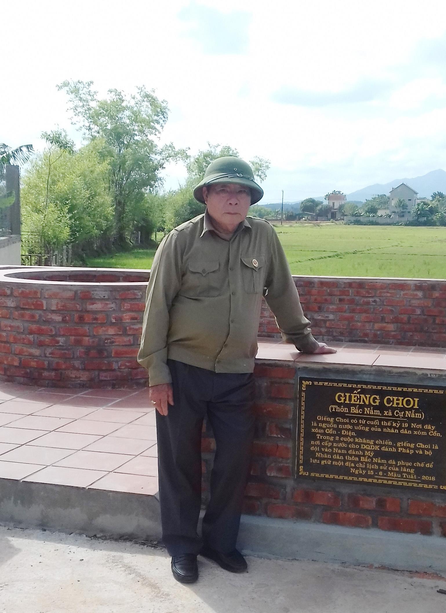 Ông giáo già neo giữ hồn quê