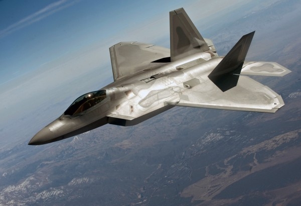 Vị thế của “vua bầu trời” F-22 Raptor bị đe dọa