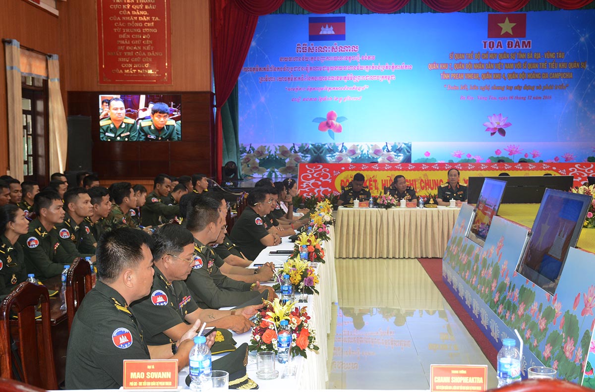 Tọa đàm Sĩ quan trẻ Việt Nam - Campuchia