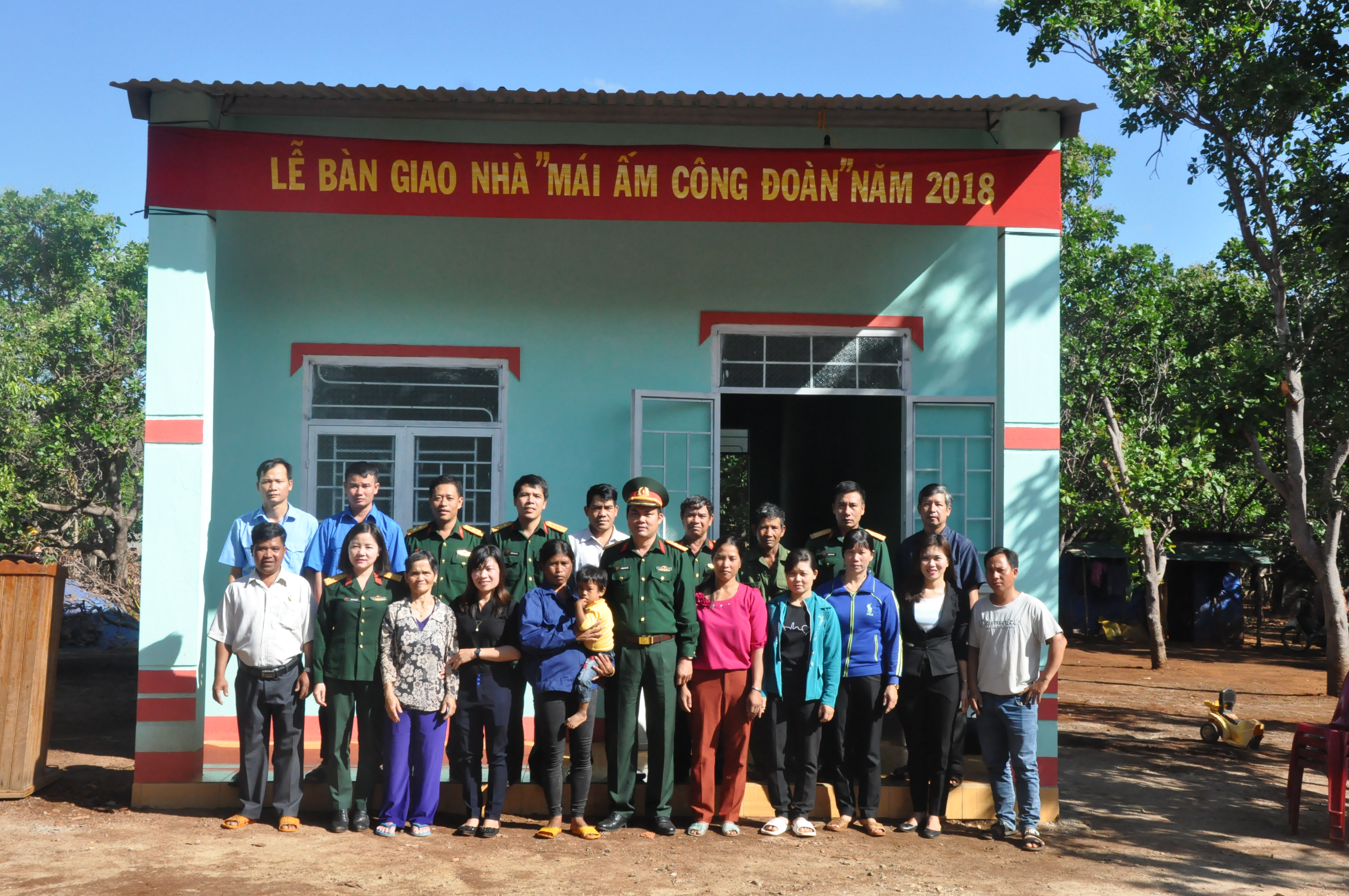 Công ty 75 bàn giao 