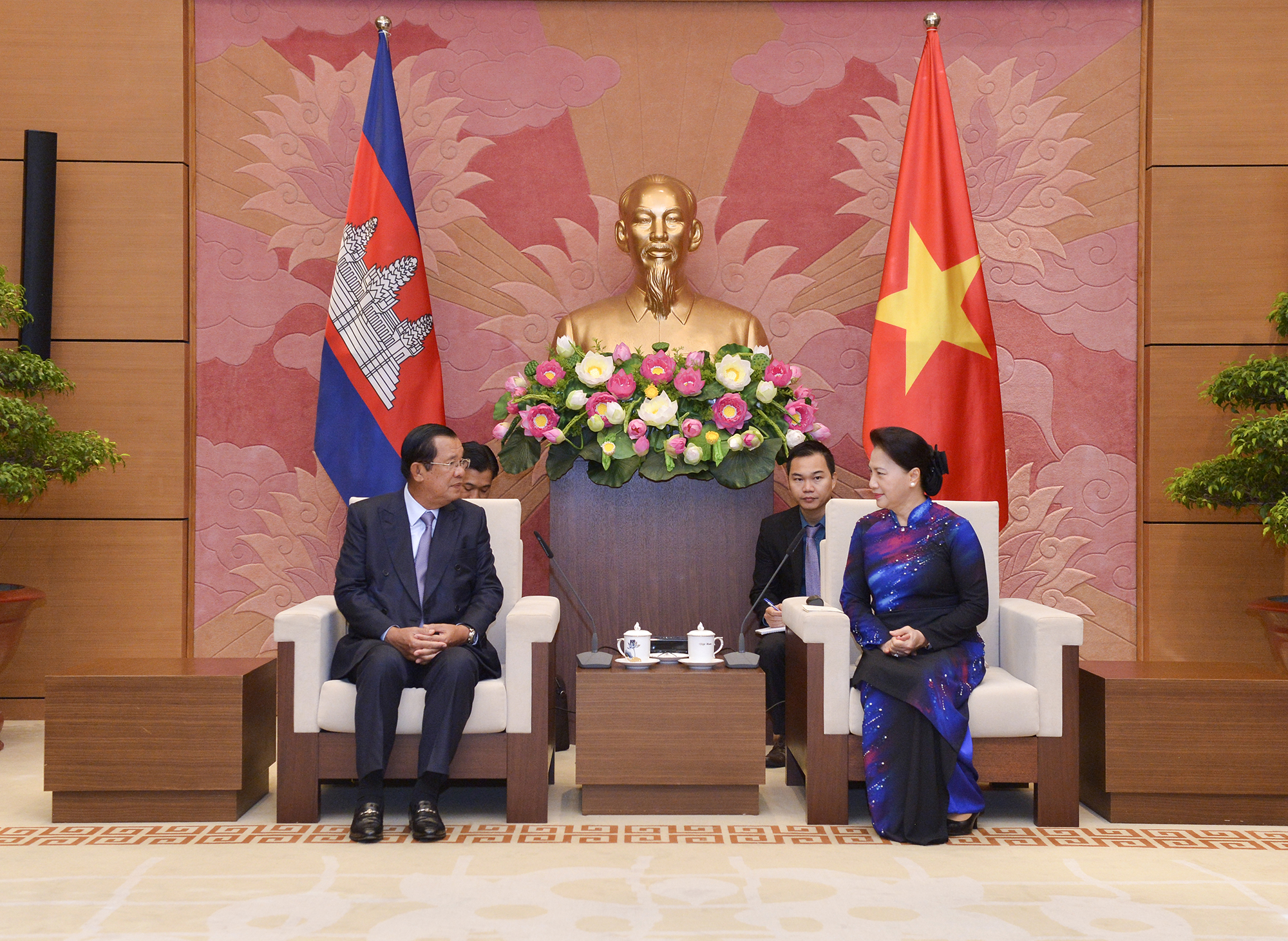 Chủ tịch Quốc hội Nguyễn Thị Kim Ngân hội kiến Thủ tướng Chính phủ Hoàng gia Campuchia
