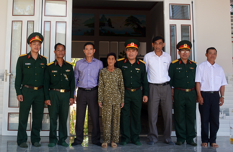 Bộ CHQS tỉnh Đắk Lắk bàn giao nhà tình nghĩa tặng gia đình chính sách

