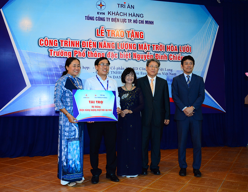 Trao hệ thống điện năng lượng mặt trời áp mái miễn phí tặng các trường học