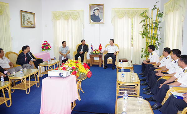 Đoàn cán bộ cấp cao Hải quân Hoàng gia Campuchia thăm Học viện Hải quân