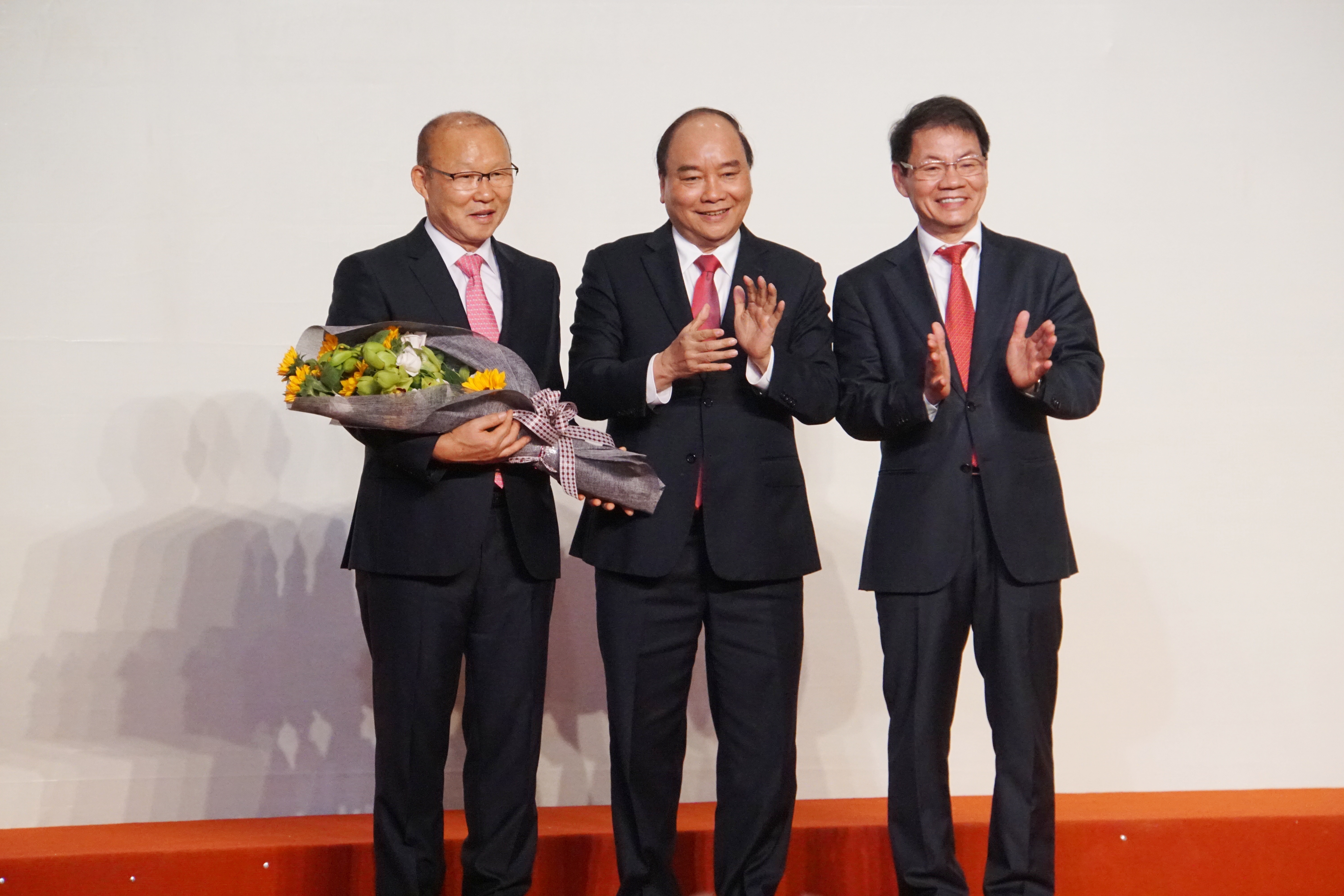 HLV Park Hang Seo chuyển 100 ngàn USD tiền thưởng của Thaco làm từ thiện và phát triển bóng đá Việt Nam