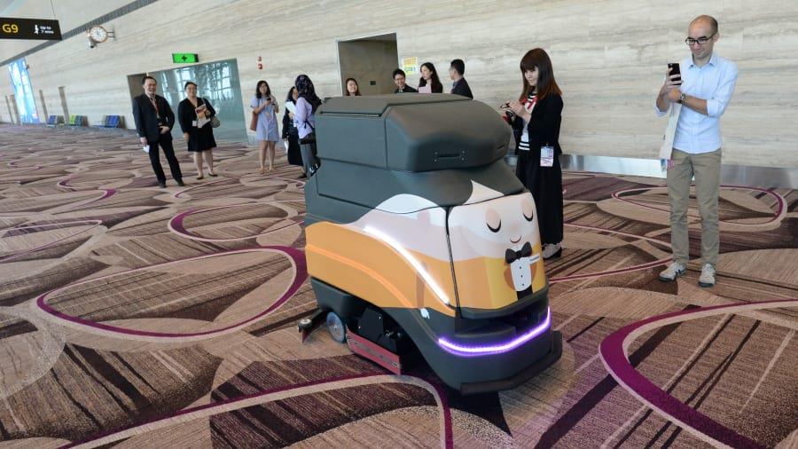 Liệu robot sẽ thay con người vận hành sân bay?