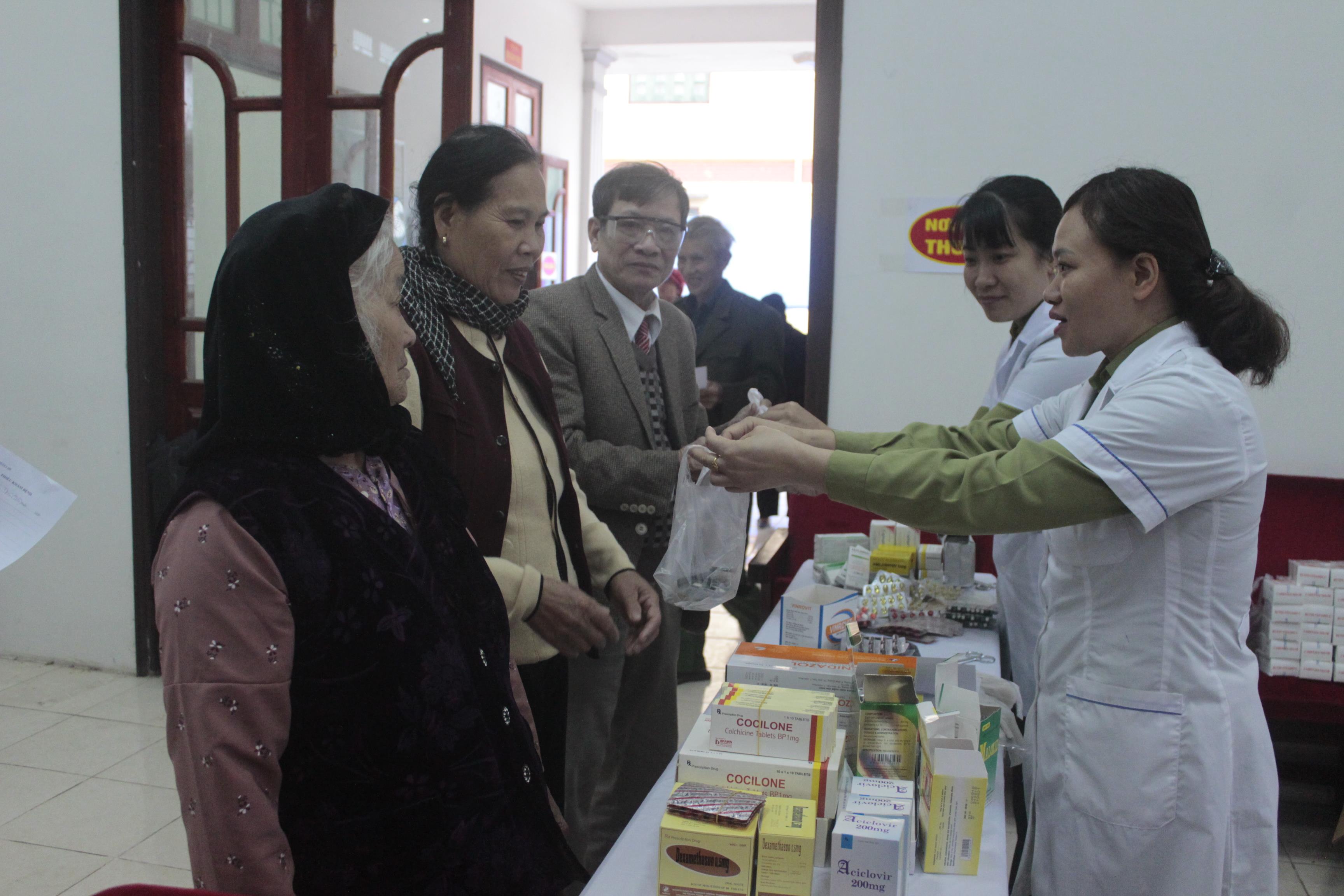 Tấm lòng chiến sĩ quân y 