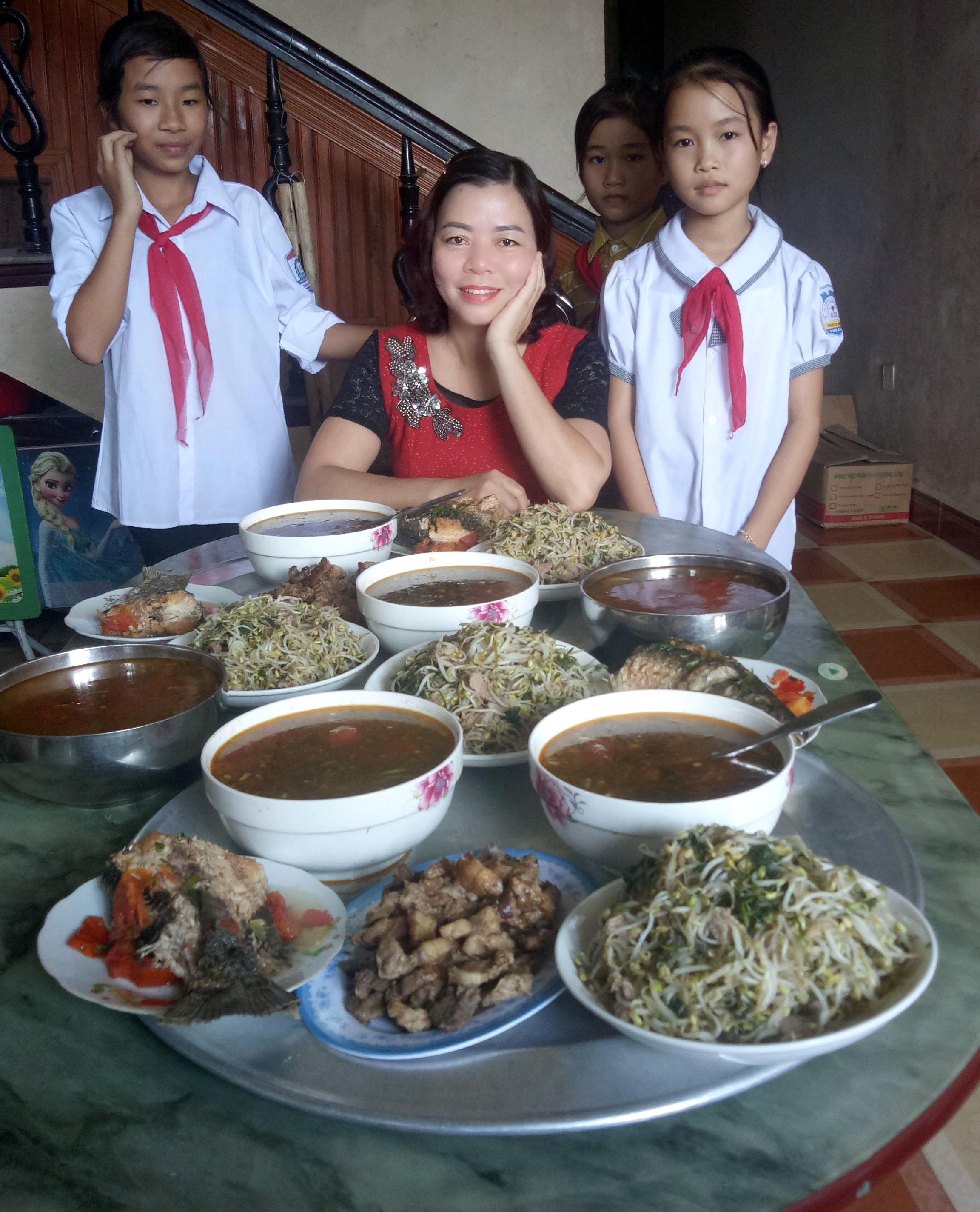 Cô giáo Hạnh Nguyên và những học sinh nghèo

