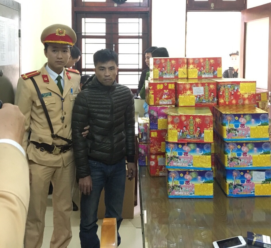 Bắt giữ 113kg pháo trên Quốc lộ 1A