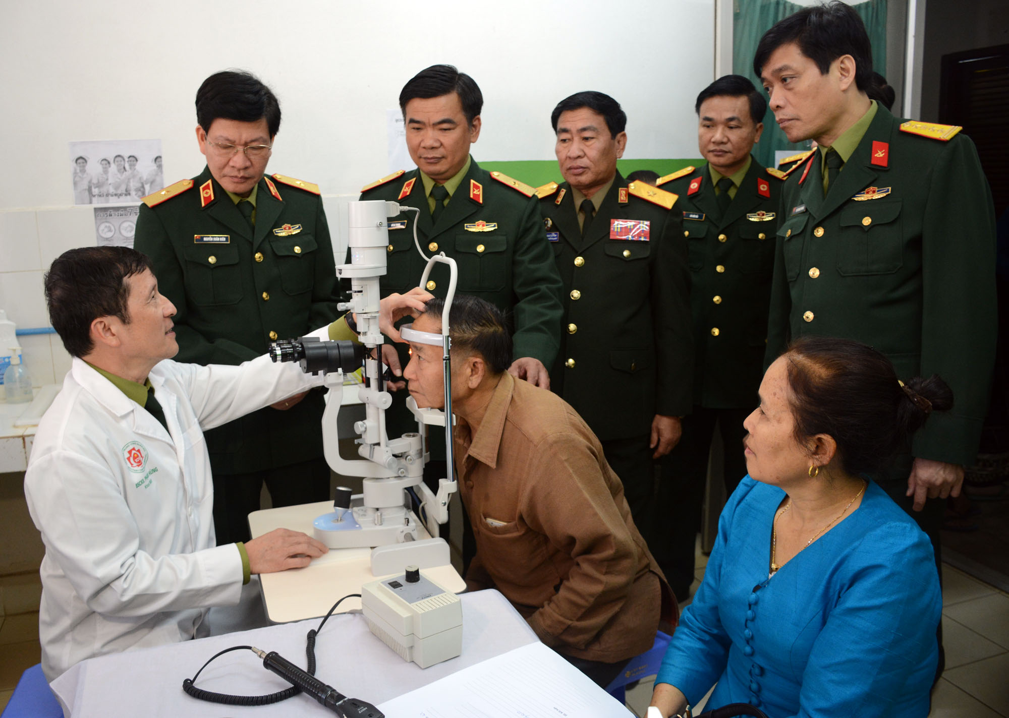 Khai mạc chương trình khám chữa bệnh chung giữa quân đội Việt Nam-Lào