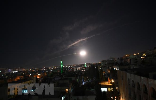 Syria đánh chặn tên lửa của Israel bay qua thủ đô Damascus