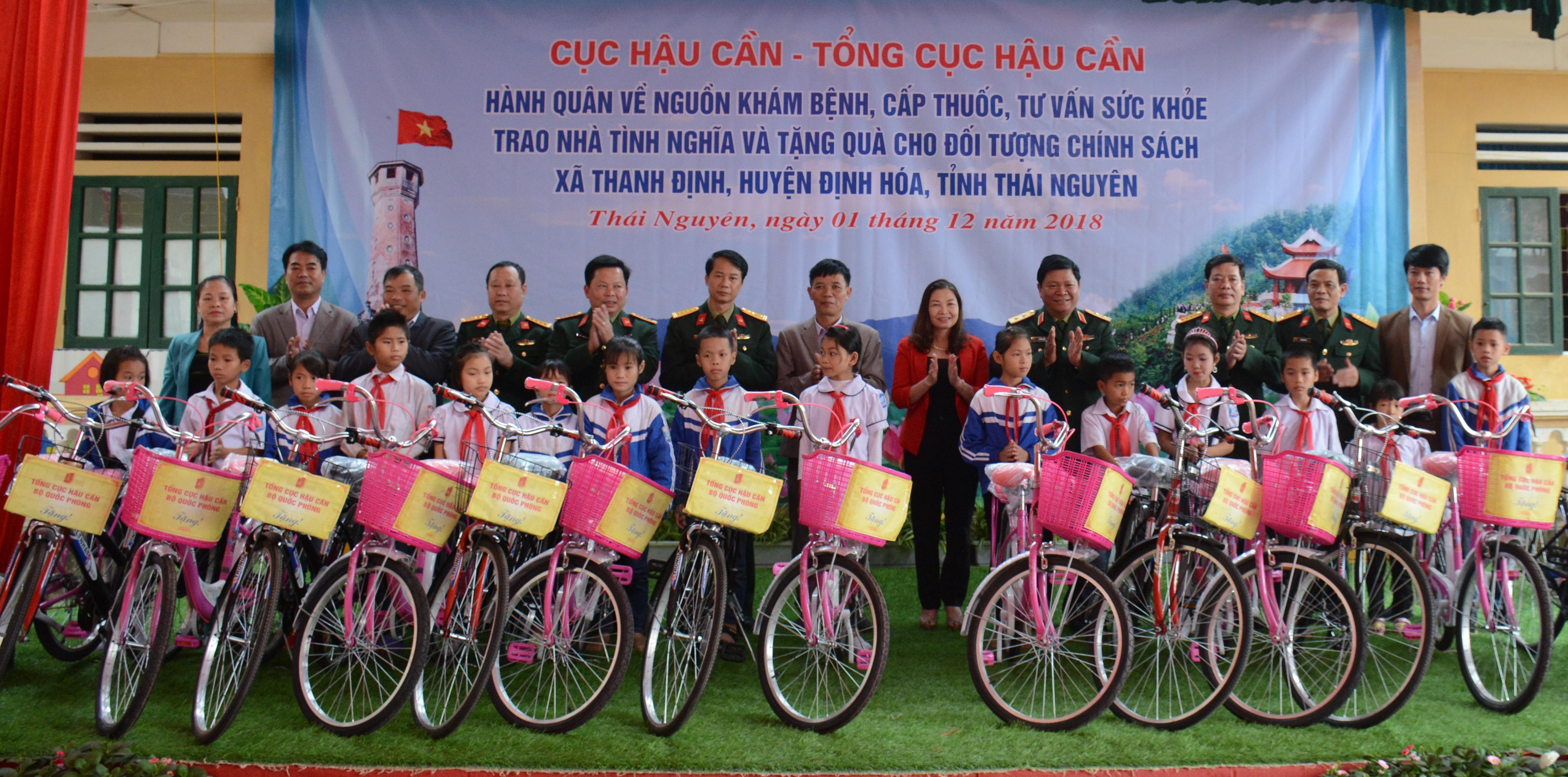 Món quà của bộ đội hậu cần