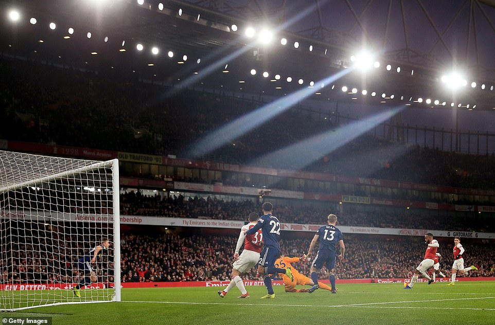 Arsenal mở hàng năm mới với chiến thắng đậm trước Fulham