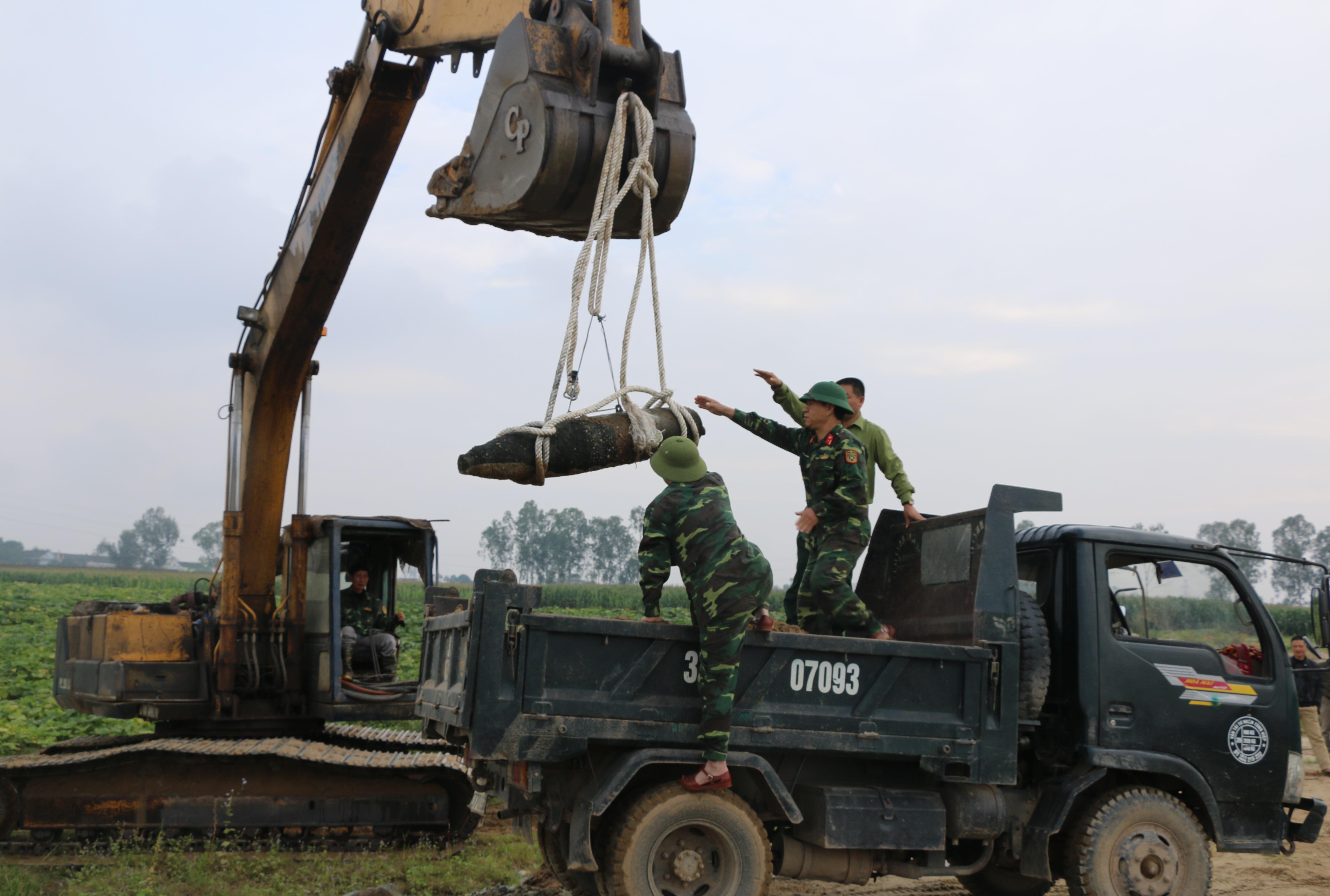 Hủy nổ an toàn quả bom còn sót lại sau chiến tranh