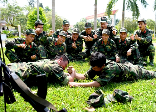 TIẾP TỤC THỰC HIỆN TỐT CÔNG TÁC QUỐC PHÒNG