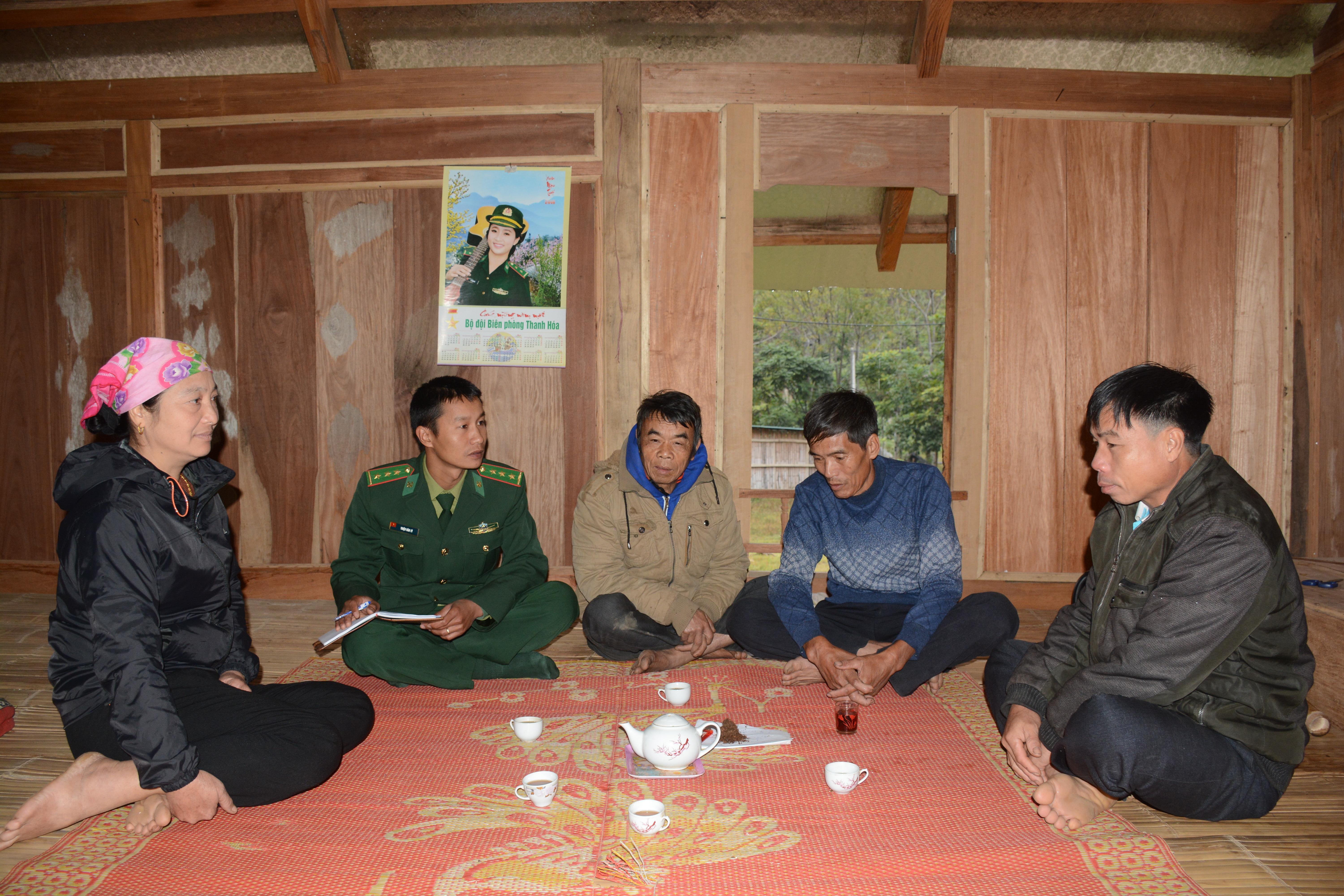 Giúp dân bản hiểu pháp luật và tự giác chấp hành

