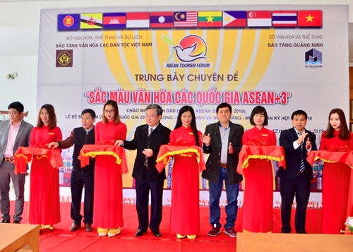 Trưng bày Sắc màu văn hóa các quốc gia ASEAN và đối tác