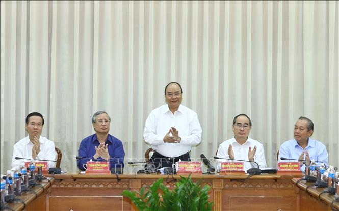 Thủ tướng Nguyễn Xuân Phúc chủ trì Hội nghị sau 1 năm thực hiện thí điểm cơ chế chính sách đặc thù phát triển Thành phố Hồ Chí Minh

