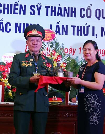 Hiến tặng bảo tàng 19 kỷ vật chiến tranh