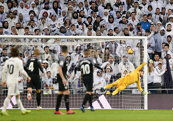 Vòng 20 La Liga: Thắng Sevilla, Real chen chân vào Top 3