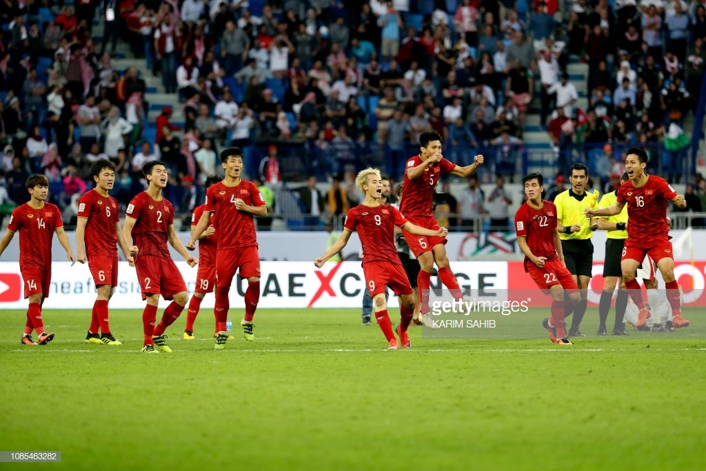 Đánh bại Jordan trong loạt luân lưu, đội tuyển Việt Nam giành tấm vé đầu tiên vào tứ kết