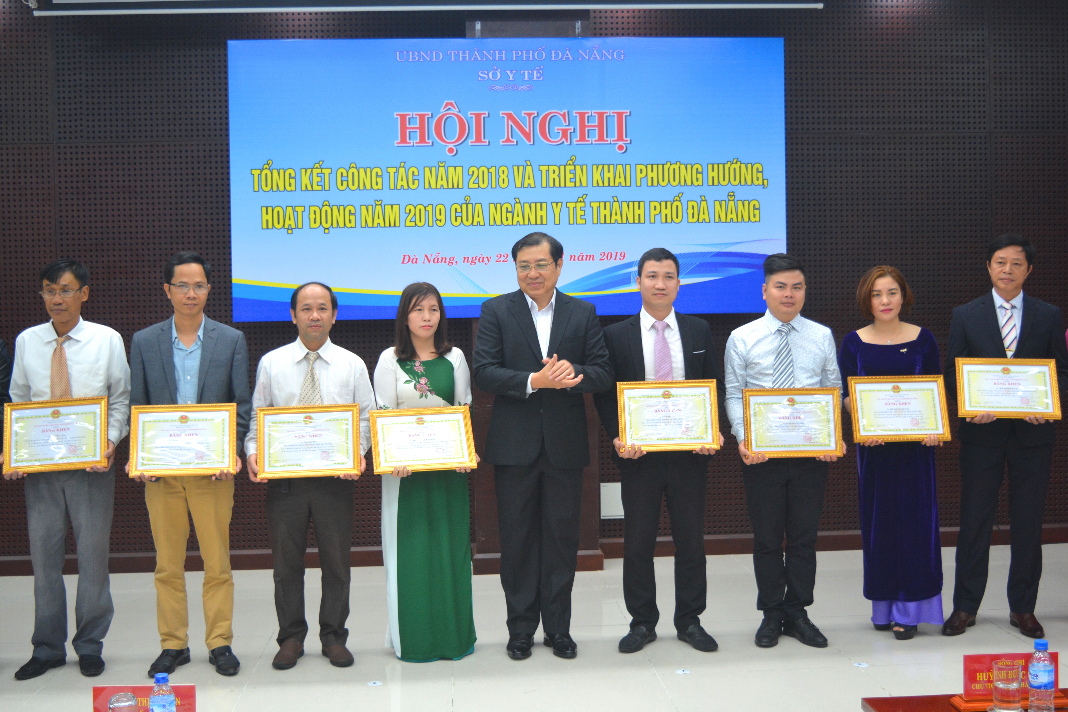 Đà Nẵng khen thưởng đội ngũ y sĩ, bác sĩ cứu hộ trong vụ xe khách rơi xuống đèo Hải Vân