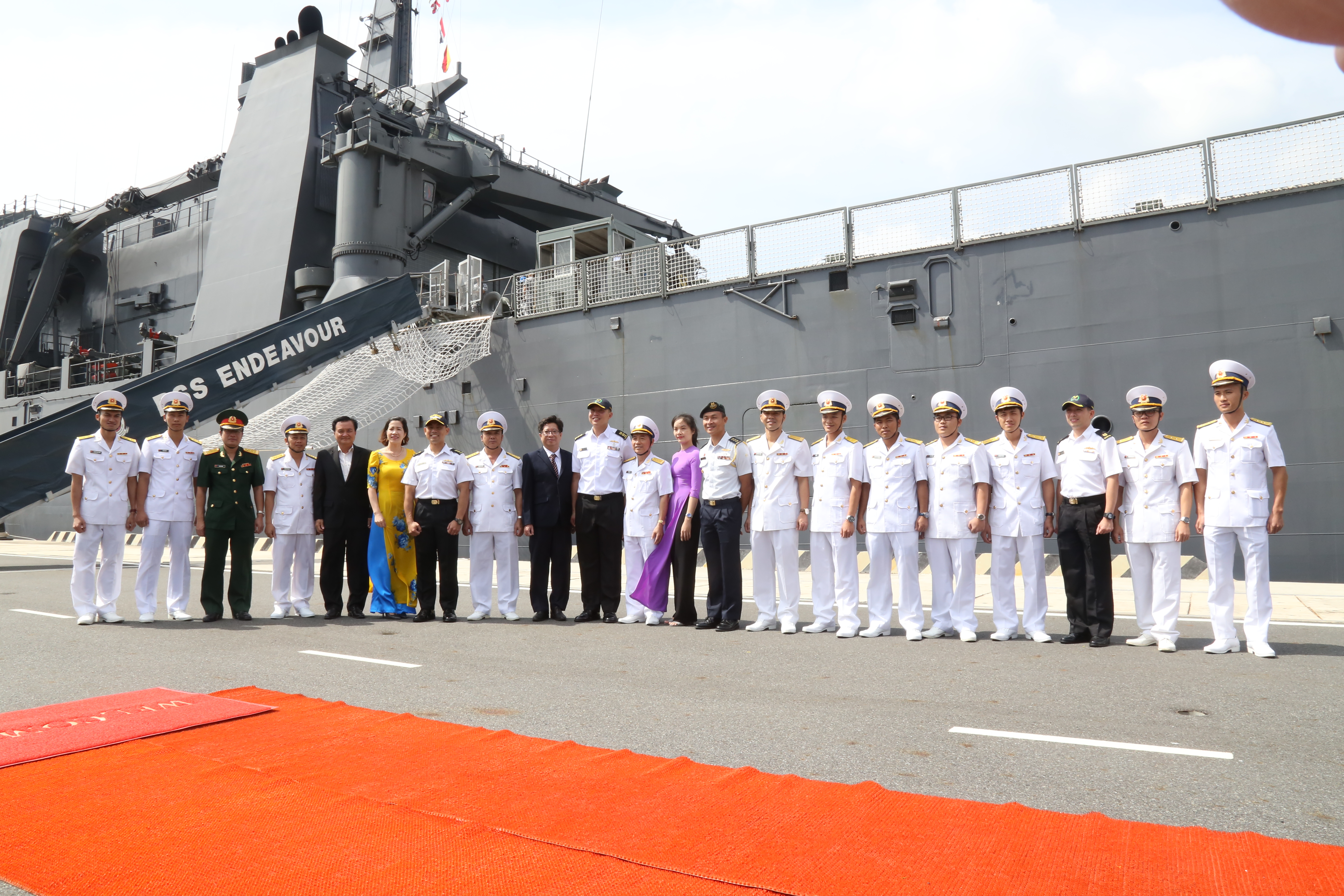 Tàu Hải quân Singapore thăm Cảng quốc tế Cam Ranh