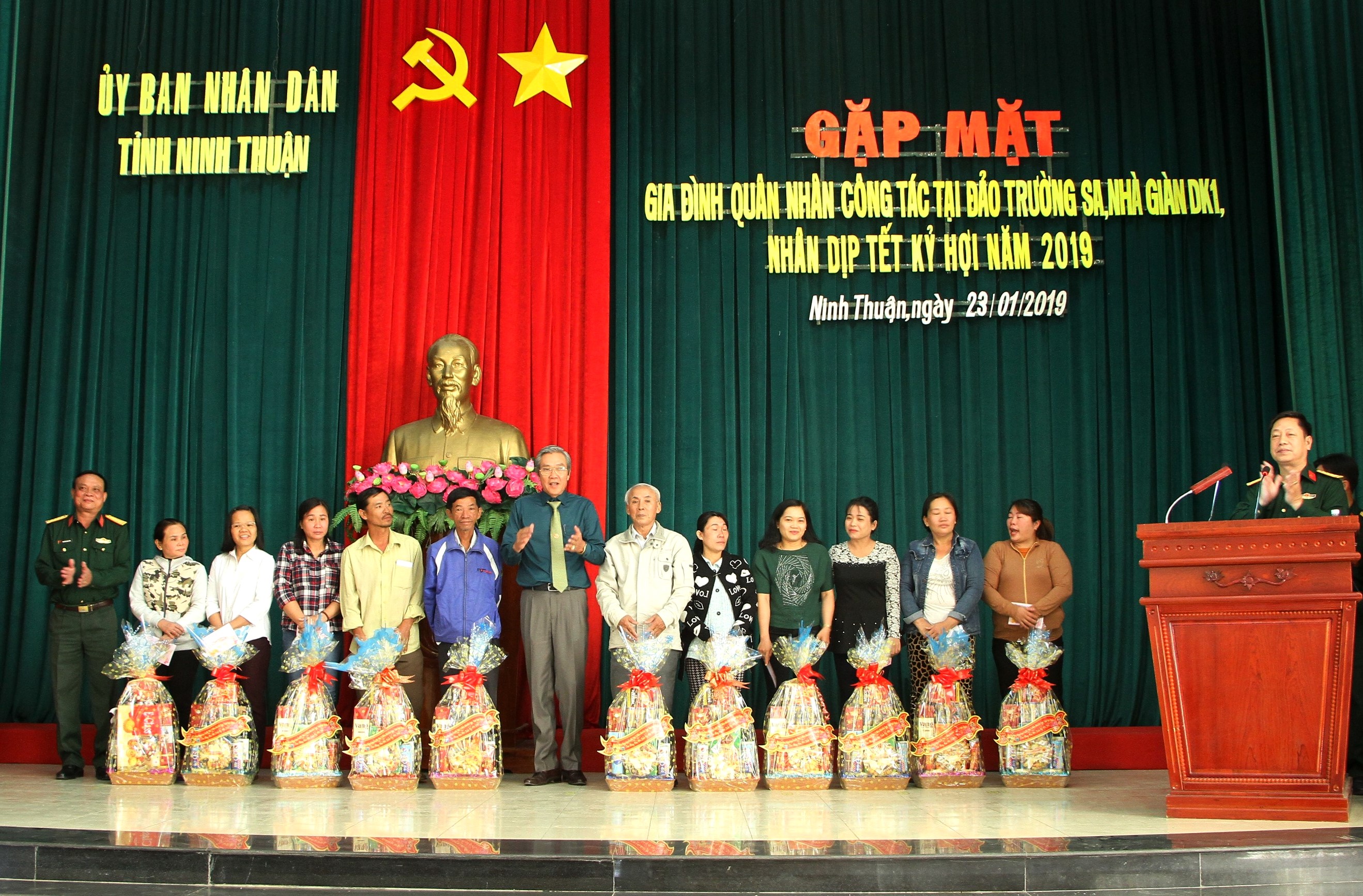 Ninh Thuận gặp mặt 47 gia đình quân nhân đang công tác tại Trường Sa và Nhà giàn DK1