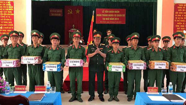 Bộ CHQS tỉnh Khánh Hòa tổ chức lễ tiễn quân nhân hoàn thành nghĩa vụ quân sự 