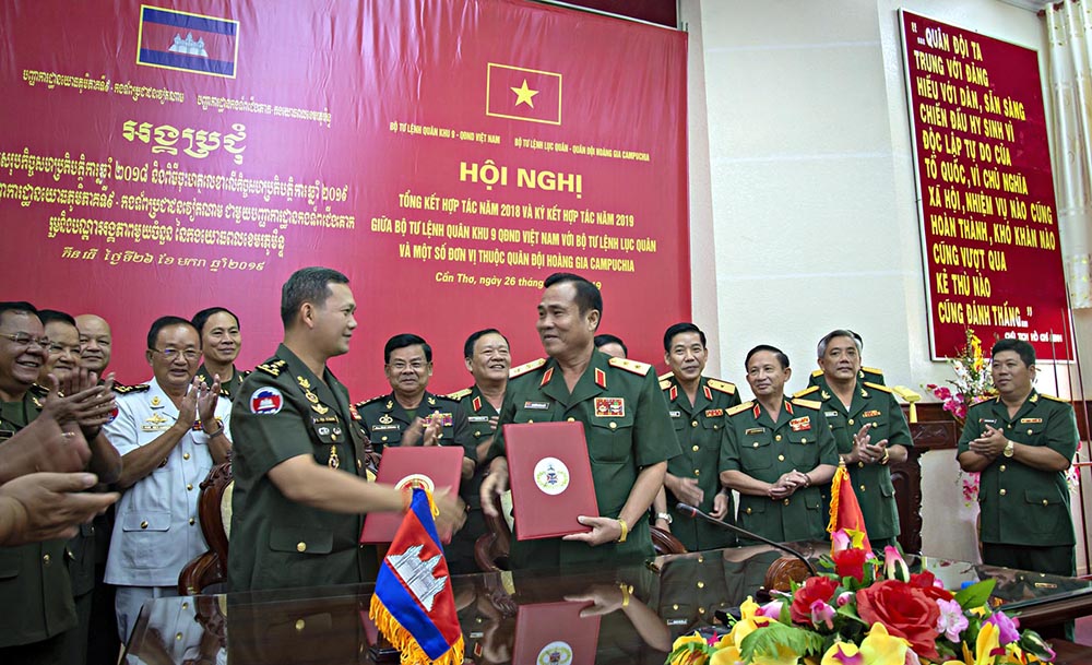 Bộ Tư lệnh Quân khu 9 và các đơn vị Quân đội Hoàng gia Campuchia ký kết biên bản hợp tác 

